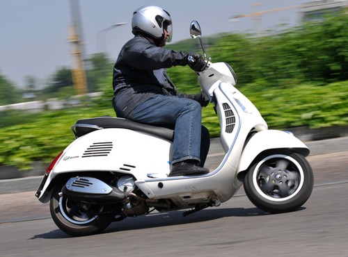 Vespa GTS 125 Super - 1.jpg